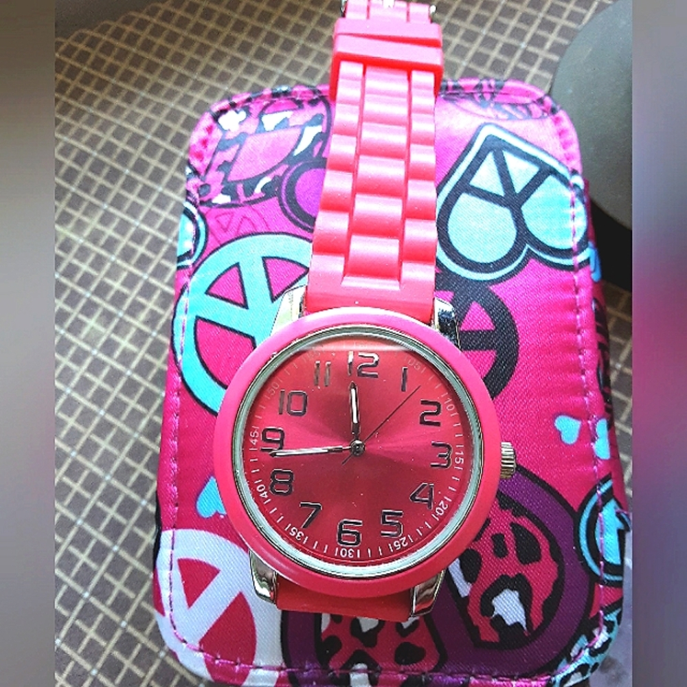Women's sport watch w/ pink rubber  strap & manicure set.